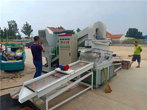 С�͸�ʽ�~�יC(j��)�İ��b�F(xi��n)��(ch��ng)�c�{(di��o)ԇ����